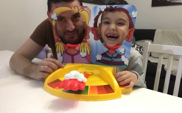 Torte in faccia il duello: la recensione di Aaron Wolf (VIDEO)