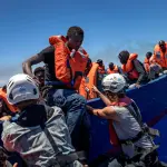 Migranti, diminuiscono ancora gli sbarchi in Italia