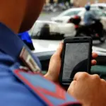 Carabinieri usano smartphone in servizio: arriva il divieto