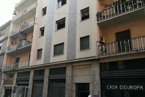 Verona, evacuato palazzo storico in fiamme: salva una neonata