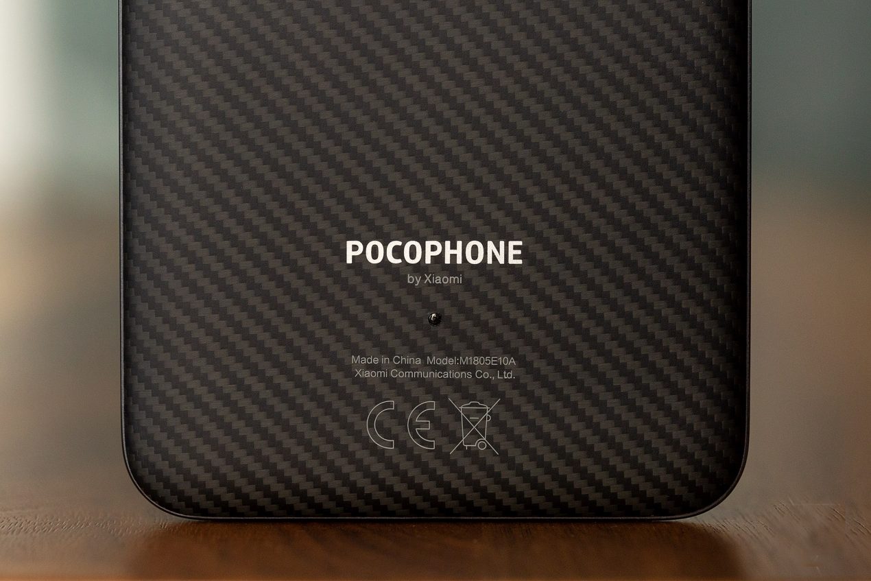 POCOPHONE F1 Armored Edition, la versione rinforzata con una scocca in Kevlar