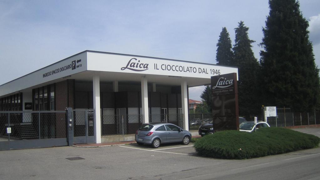 Novara, lite tra colleghe: donna picchiata con stecca di cioccolato