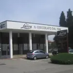 Novara, lite tra colleghe: donna picchiata con stecca di cioccolato