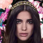 Dua Lipa emozionatissima per l'incontro con Papa Francesco (Gallery)
