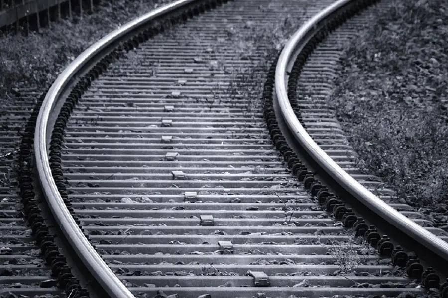 Roma: uomo muore sui binari investito da un treno