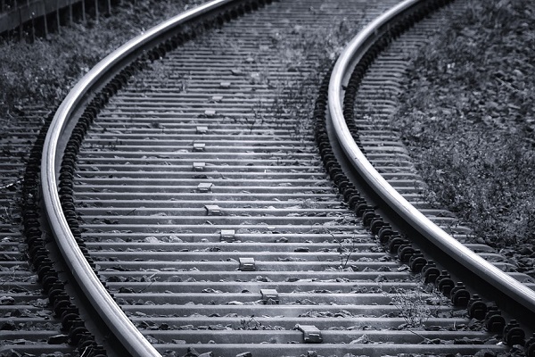 Roma: uomo muore sui binari investito da un treno