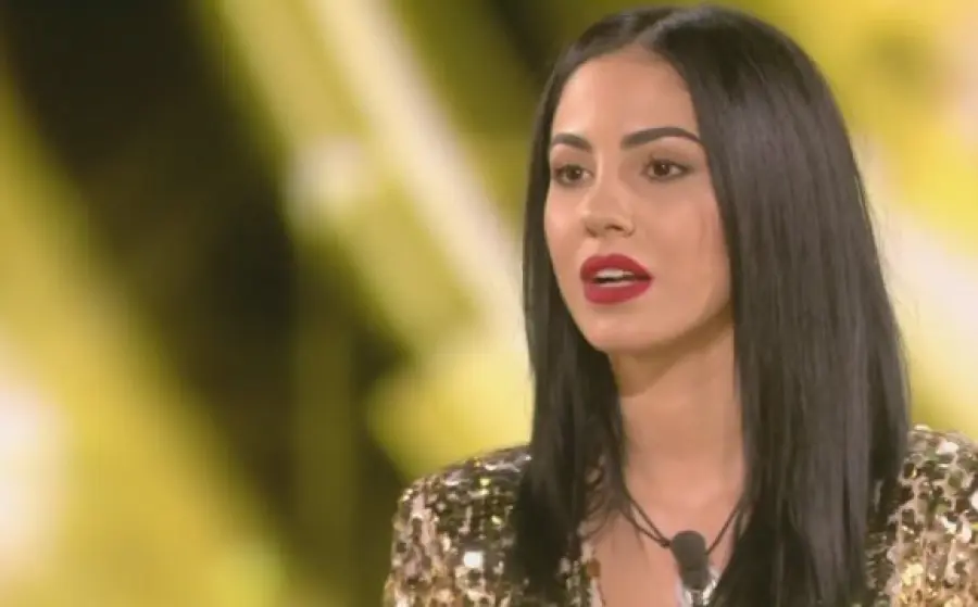 Giulia De Lellis posta la prima foto con Irama: Prohibere tempus