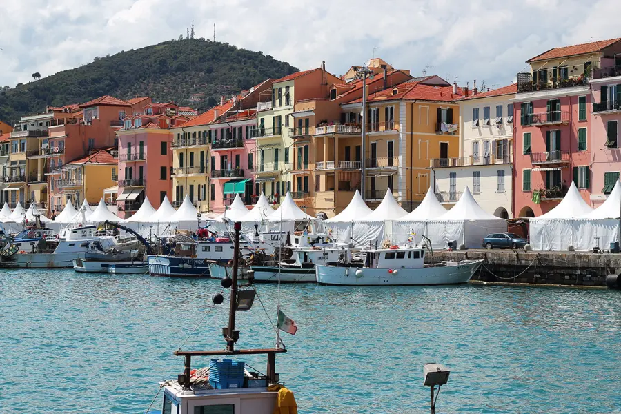 Mercato San Leonardo ad Imperia: provvisorio trasferimento sul lungomare