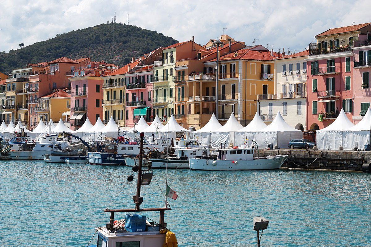 Mercato San Leonardo ad Imperia: provvisorio trasferimento sul lungomare