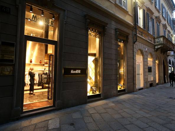 Milano, maxi furto nella notte: rubati piumini dal valore di 300mila euro