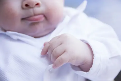 Rinuncia a curare il tumore per dare alla luce il figlio