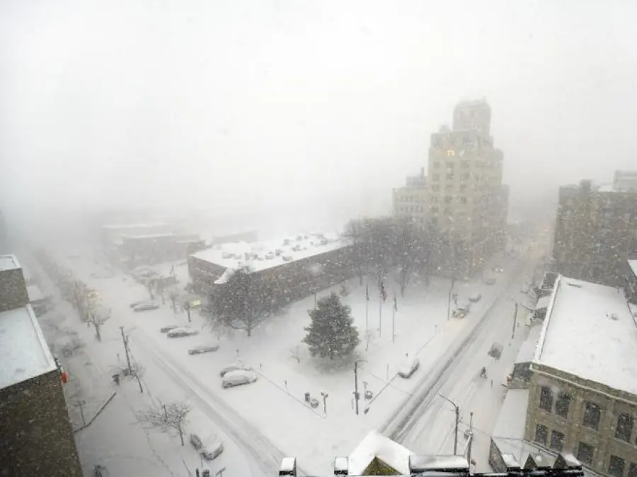 Neve a New York: 8 vittime per la tempesta, 2mila voli cancellati