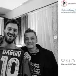 Roby Baggio fa una sorpresa a Cesare Cremonini durante il concerto. I fan entusiasti (VIDEO)
