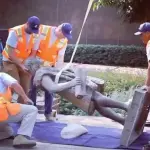 Los Angeles, abbattuta statua di Cristoforo Colombo