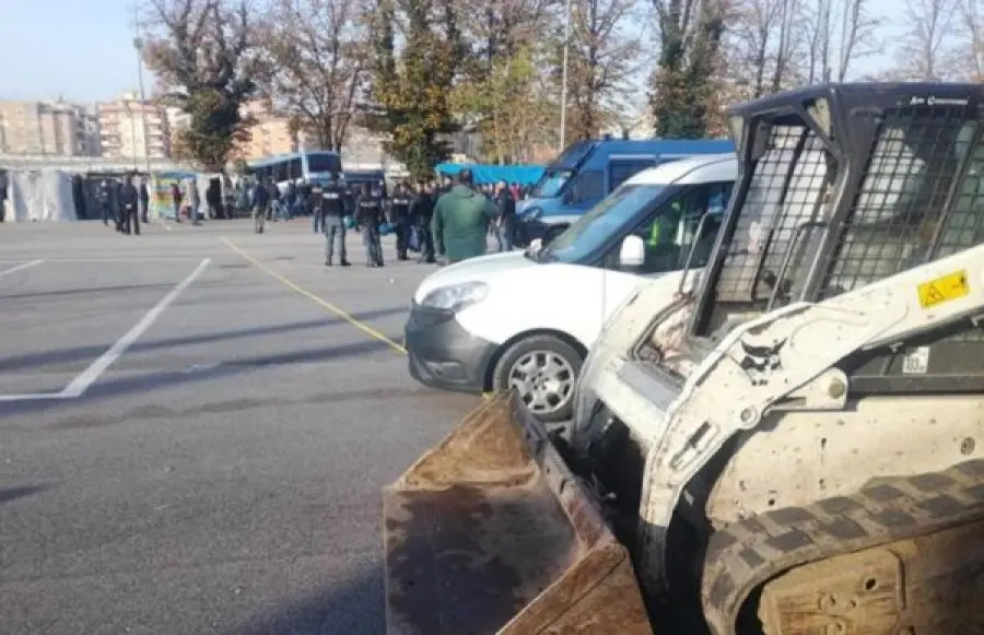 Roma: sgombero al centro migranti Baobab, centinaia gli sfollati