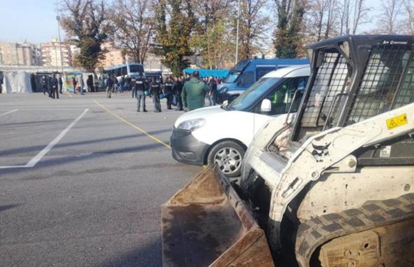 Roma: sgombero al centro migranti Baobab, centinaia gli sfollati