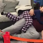 Pista Hot Wheels Track Builder System: recensione di Aaron Wolf (VIDEO)