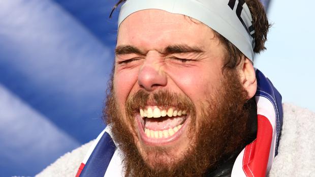 Ross Edgley da record: circumnavigata la Gran Bretagna a nuoto