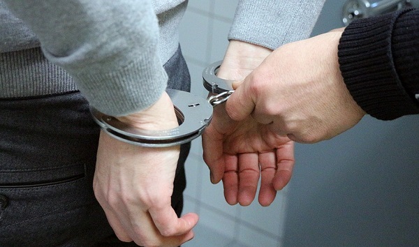 Brescia, maestro violenta alunna di 8 anni: arrestato