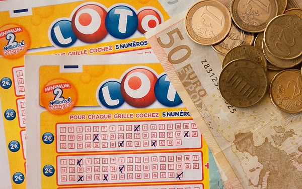 Vince 3mila euro al mese per 20 anni: Win for life rende felice un pensionato