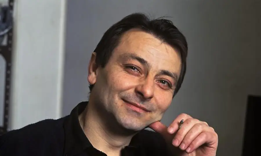 Cesare Battisti, il figlio di Bolsonaro su Twitter: "Il regalo è in arrivo!"