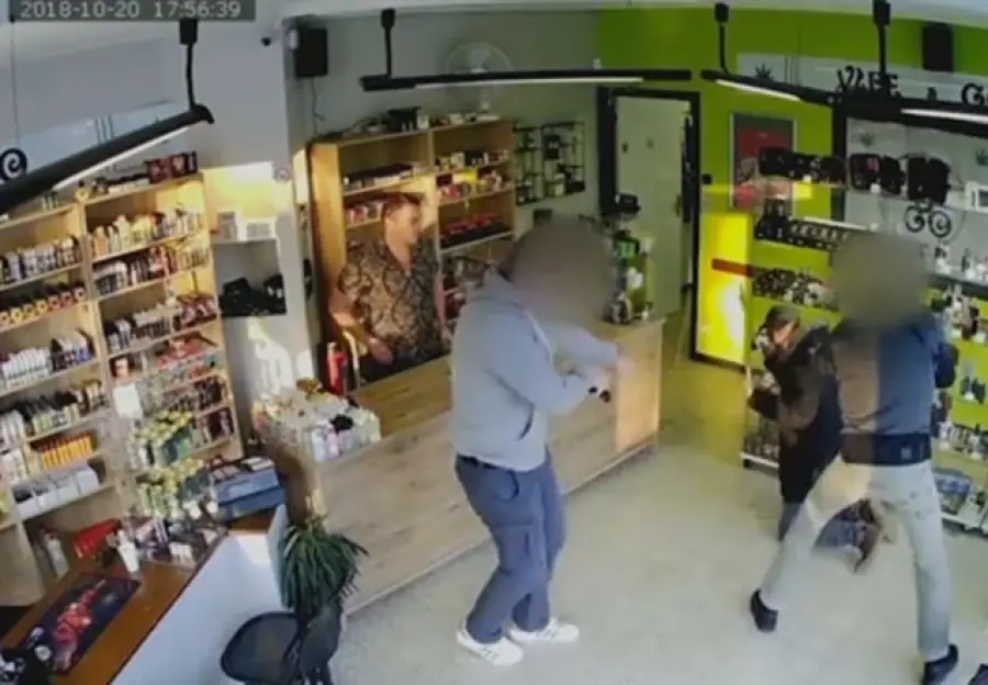 Belgio, rapina fallisce per l'intelligenza del commerciante (VIDEO)