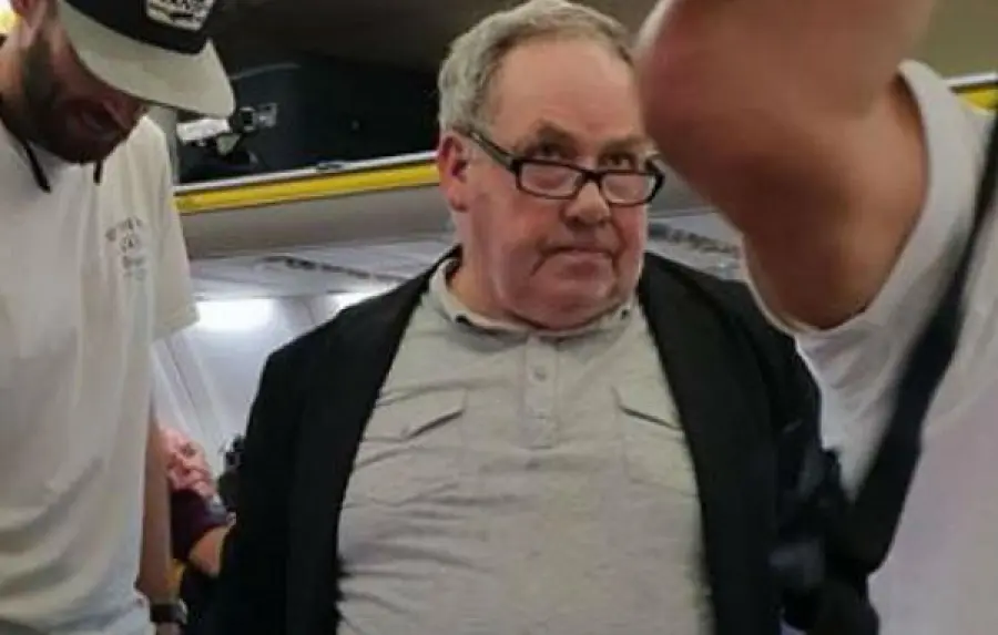 Ryanair, razzismo in volo: il video che fa indignare