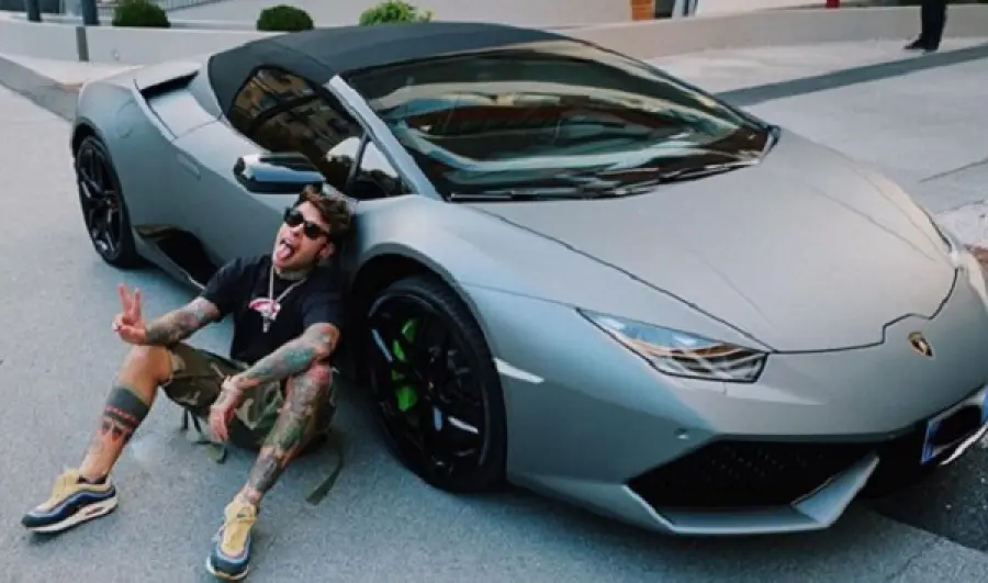 Fedez, Lamborghini nuova su Instagram: la reazione della Ferragni