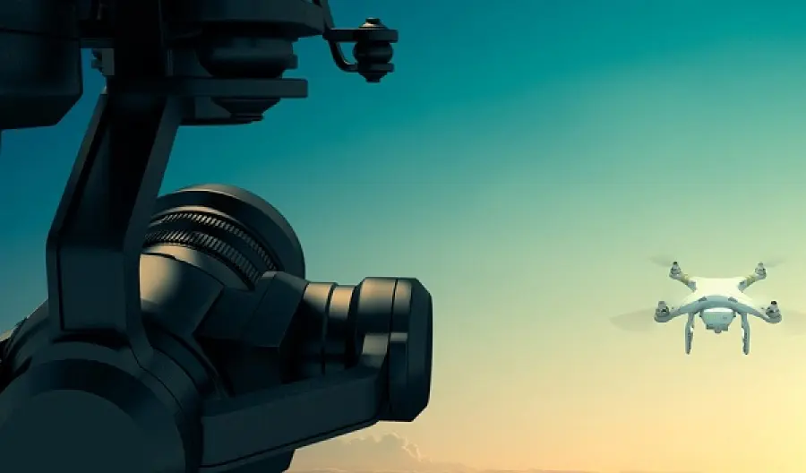 Drone contro aereo: cosa succede dopo lo schianto? (VIDEO)