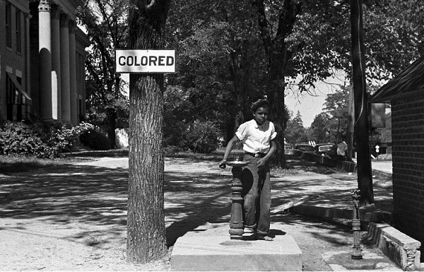 "Sei nero, cambia posto": il razzismo viaggia sul Flixbus