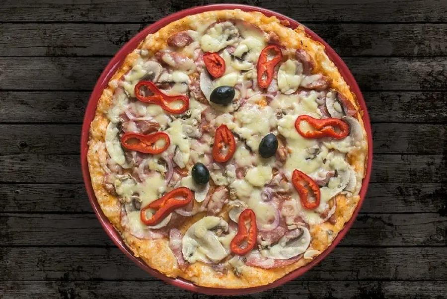 Pizzaiolo più originale del mondo è italiano: Stefano Miozzo gongola