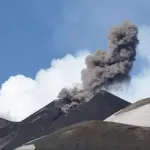 Etna, allarme tsunami: il vulcano scivola sul mare
