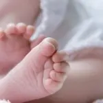 Bimbi senza braccia e mani: cosa sta accadendo in Francia?