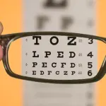 Miopia cause: tecnologia danneggia la vista dei giovani