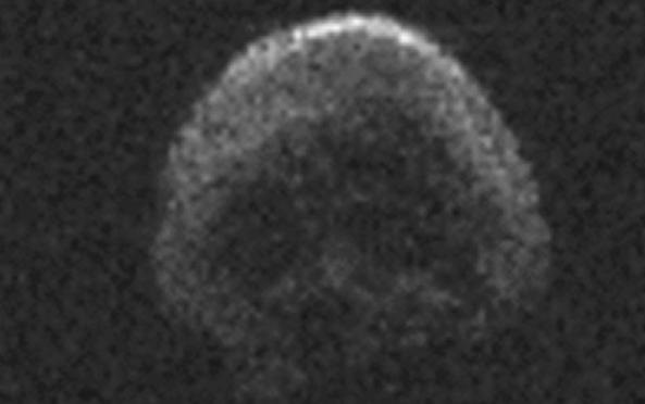 L'Asteroide di Halloween a forma di teschio torna a visitarci