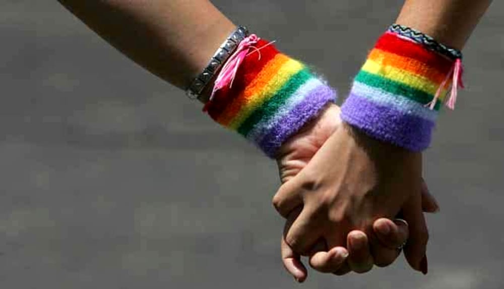 Ragazza lesbica segregata in casa: i genitori non accettavano la sua omosessualità