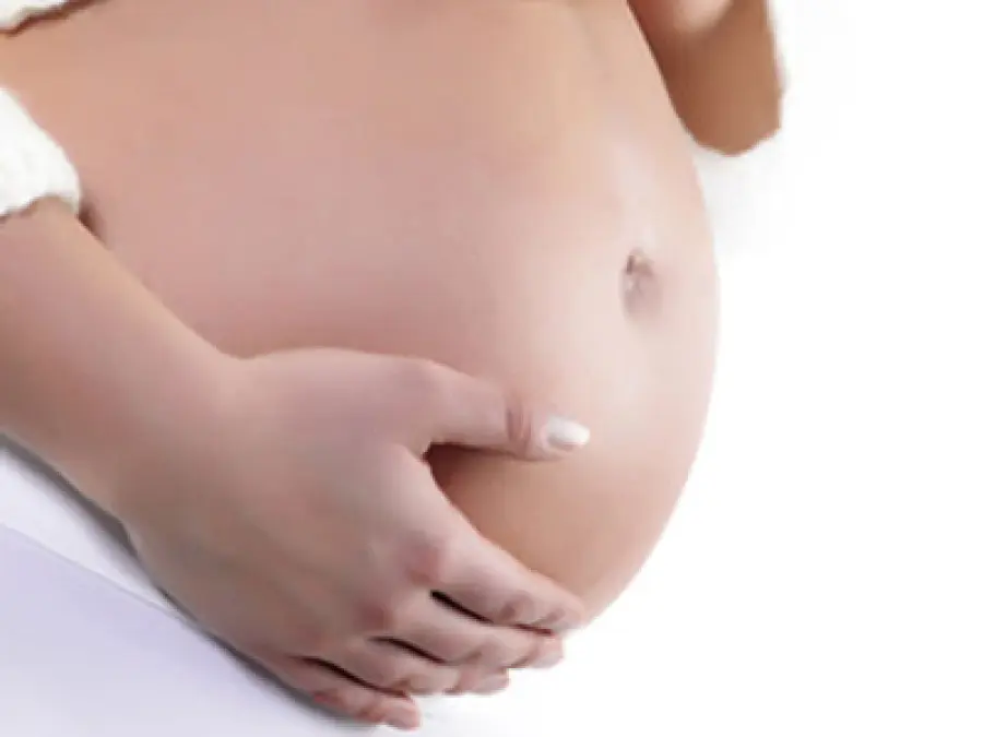 Tatuaggio in gravidanza: sedicenne resta paralizzata e perde il bimbo