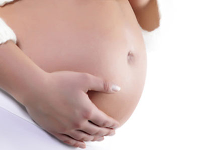 Tatuaggio in gravidanza: sedicenne resta paralizzata e perde il bimbo