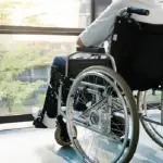 Alzati e cammina: paralitico torna a camminare