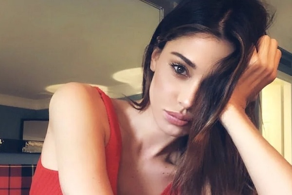 Belen Rodriguez single compleanno: Imparate ad amare