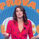 Elisa Isoardi chiama Amadeus in studio, ma lui è in bagno