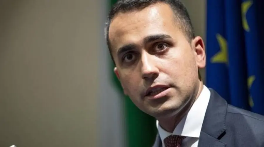Alitalia: Di Maio ne annuncia la chiusura