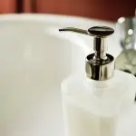 Un comodo ed elegante dispenser soap per il bagno