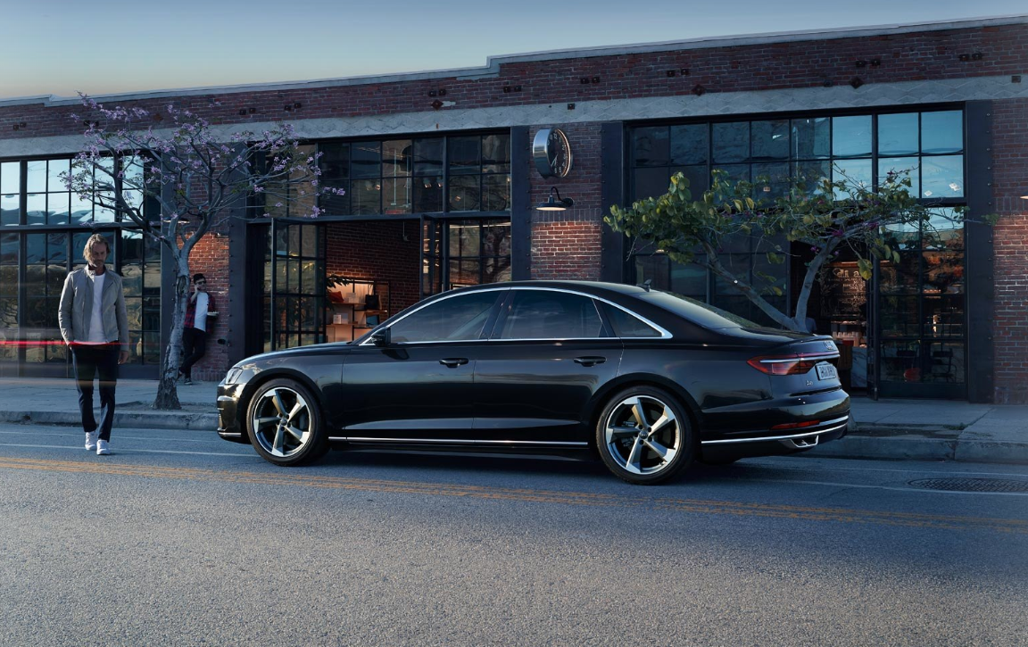 Audi A8: una luxury car d'avanguardia