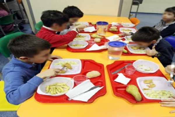 Rho, peli di animali serviti in mensa ai bambini