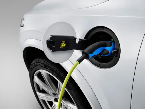 Auto elettriche e ibride dovranno fare rumore dal 2019
