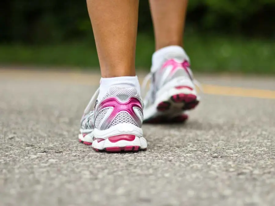 Camminata veloce fa bene al cuore: meglio del jogging