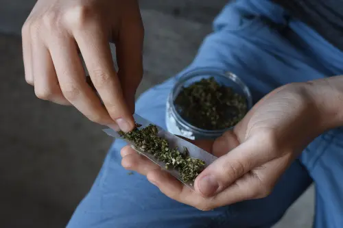 Cannabis light in tabaccheria: cosa ne pensano gli italiani?