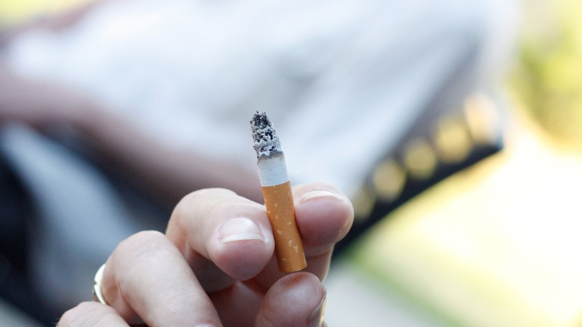 Fumo passivo dannoso anche all'aperto: boccate tossiche