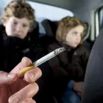 Cos'è il fumo di terza mano: nemico della famiglia